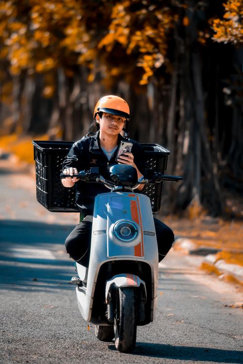 铁路货运稳增凸显物流转型成效