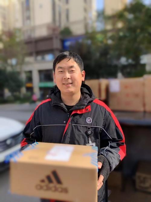 首批大通快递专用车向快递企业成功交付 首批大通快递专用车向快递企业成功交付