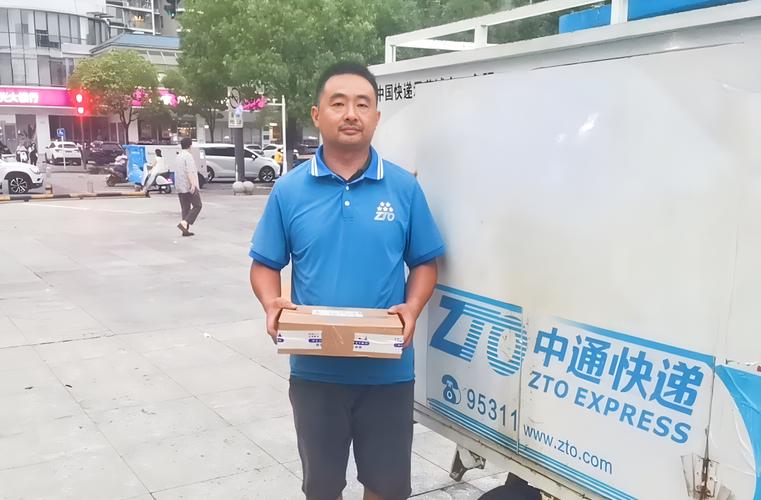 陈平称自建物流抢地盘 电商搅局快递业 陈平称自建物流抢地盘 电商搅局快递业