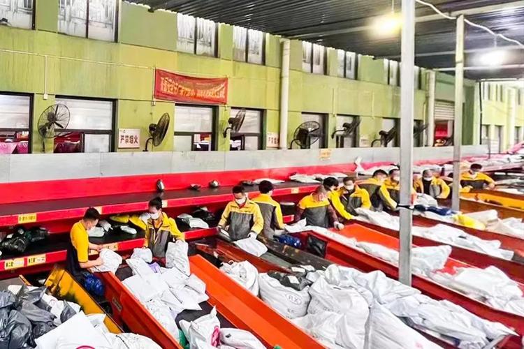 全民电商倒快递业加快