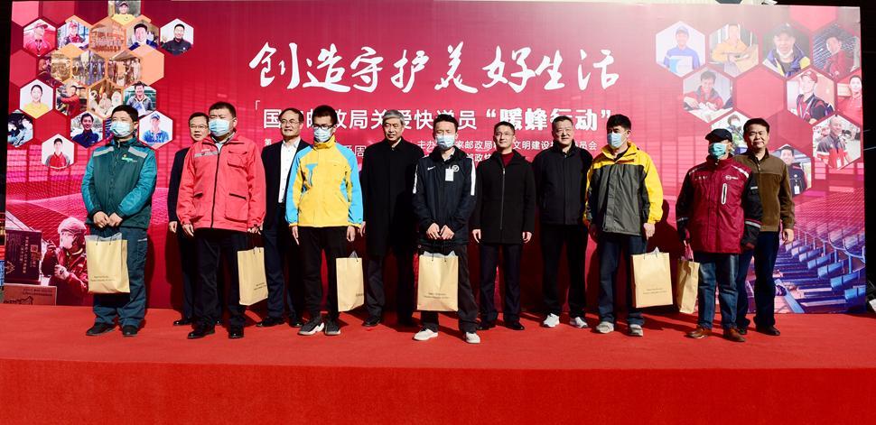 快递员拿走快递不发货