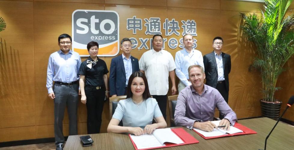 优衣库展示自家第一个机器人仓库 可取代90%人