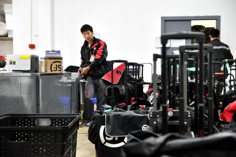 快递行业问题多发 江苏消协呼吁规范服务 快递行业问题多发 江苏消协呼吁规范服务