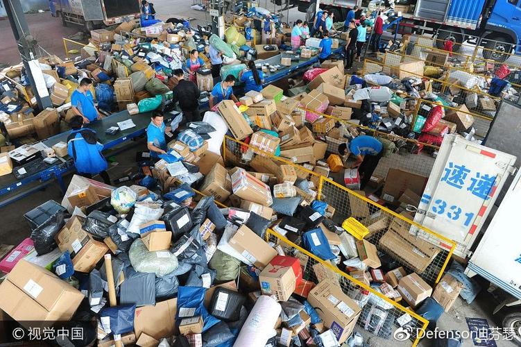 央视跟拍记录北京中通小哥重返小区派件
