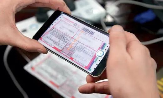 铁总 9月29日起全国铁路停止使用常温链盒饭