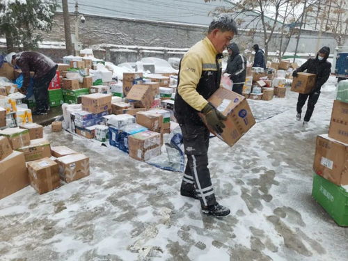 武汉一大学小吃街摊主因酷似甄嬛传四郎走红