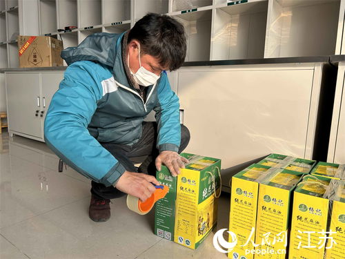 航天员改签回地球 神二十返回舱玻璃裂纹是个三角形 航天员改签回地球 神二十返回舱玻璃裂纹是个三角形