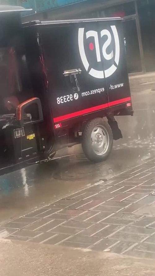 告别快递满街跑 一公里交给公共物流车