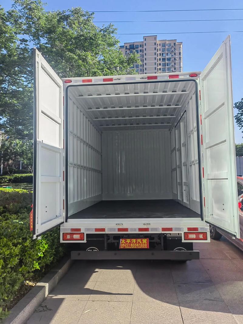 不止于轻 日进斗金 乘龙H5超轻版国六柴油牵引车荣耀上市 不止于轻 日进斗金 乘龙H5超轻版国六柴油牵引车荣耀上市