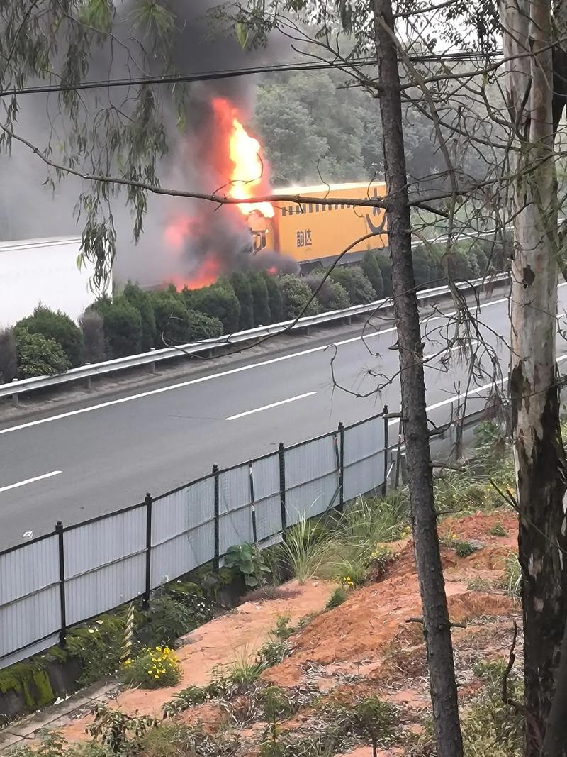 从快递包邮看电商包税 生活还得继续