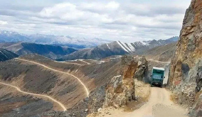 新郎医生婚礼途中救溺水男童