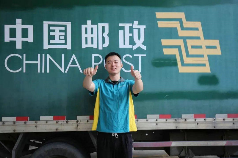 香飘飘董事长机场接赴日回国员工