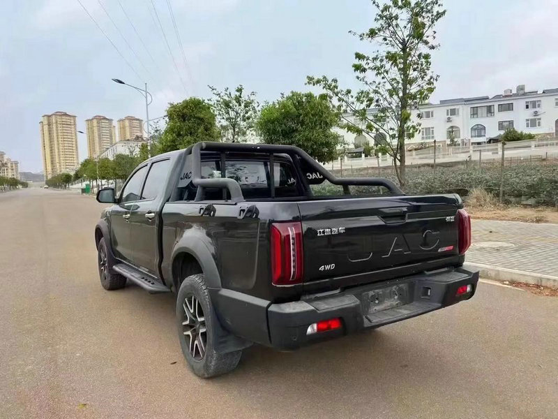 战疫守沪敢为先 德邦快递运输车队在行动