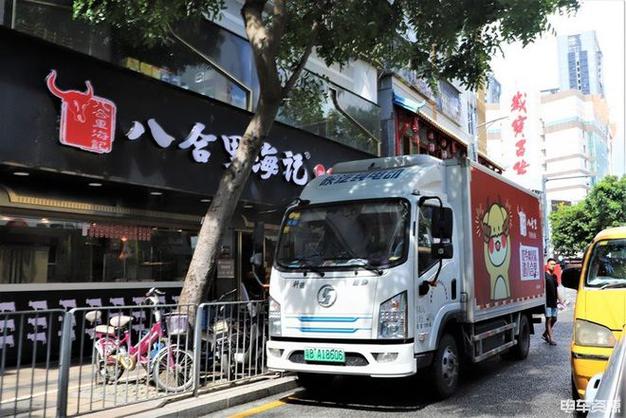 斯里兰卡抗议者冲进总统府 总统逃离