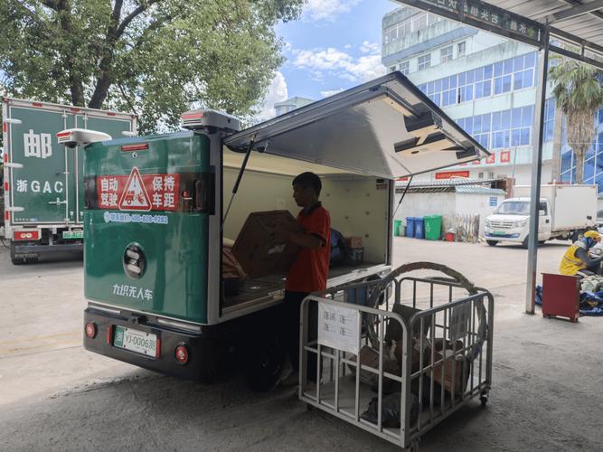 8.9%的人每月迎接快递小哥10次以上