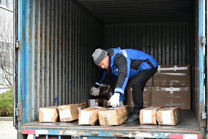 200亿件快递垃圾去哪了专家建议成立回收体系