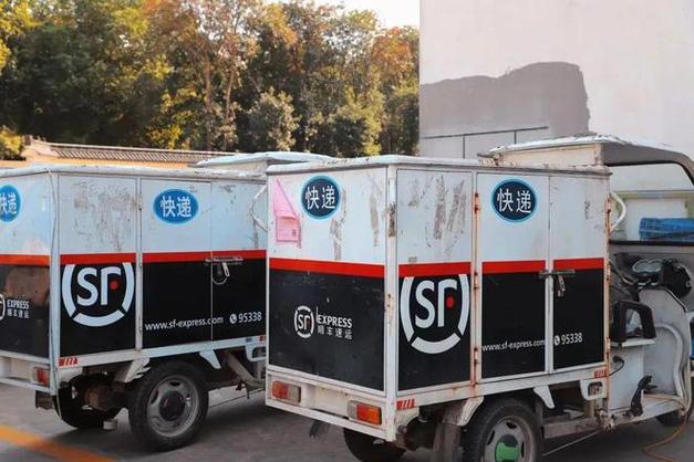 南京出现智能自助快递柜