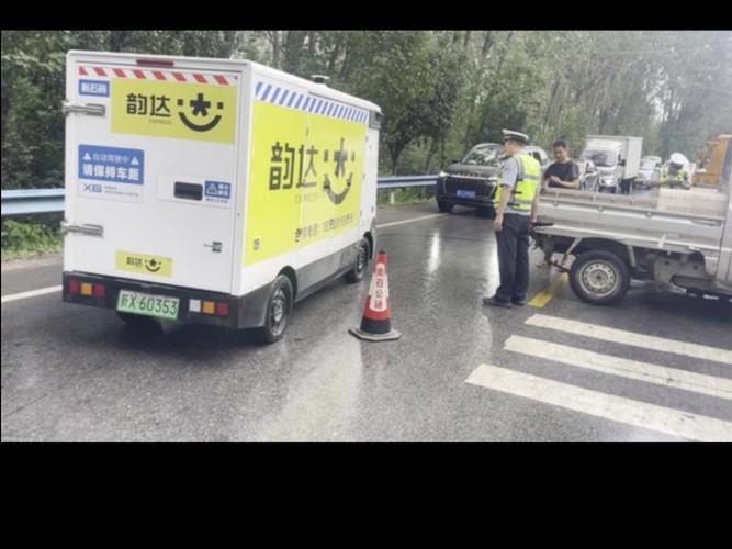 社评打通瓶颈 快递业才能持续奔跑